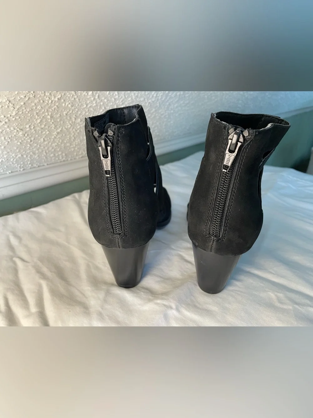 Vionic Harlow Black Leather Block Heel Sandals - Size 7.5